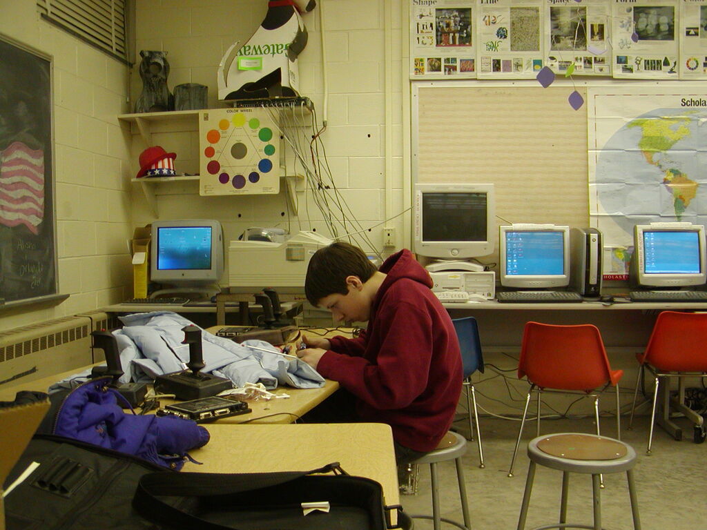 No description provided for: /2003/01-03/0214-bhs-robo/photo16.html