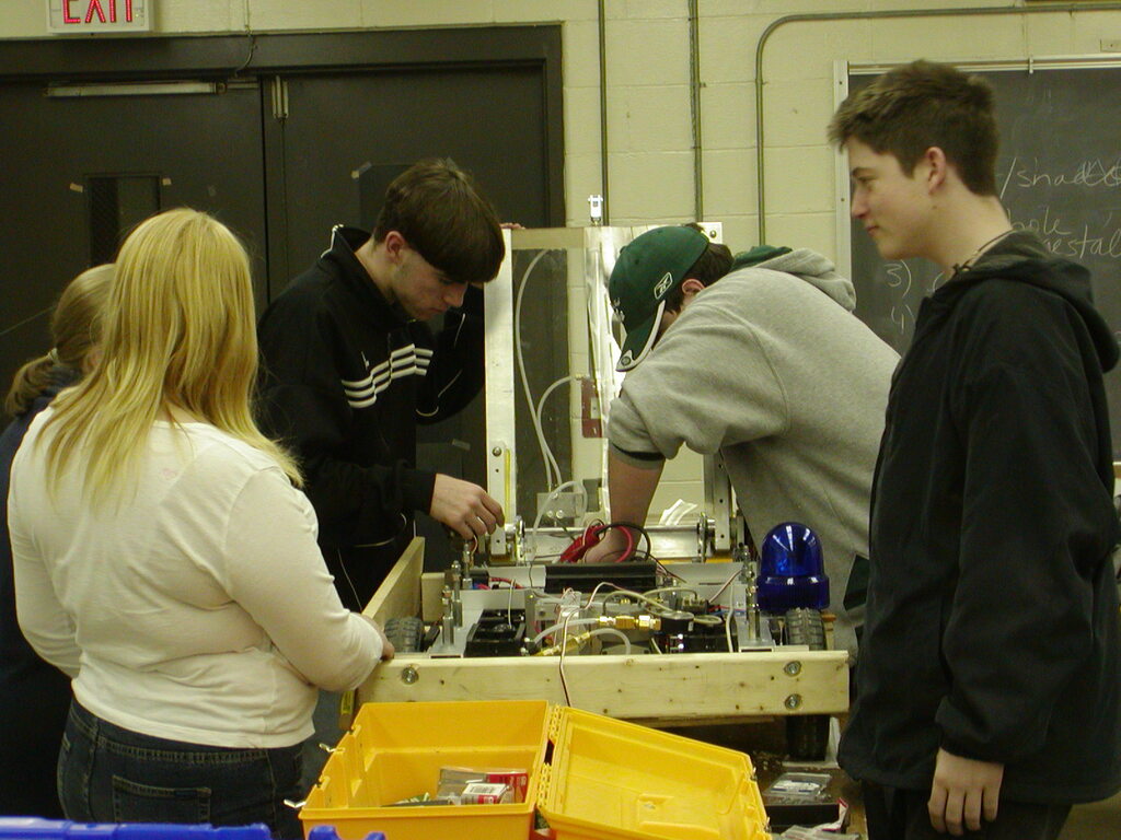 No description provided for: /2003/01-03/0214-bhs-robo/photo19.html