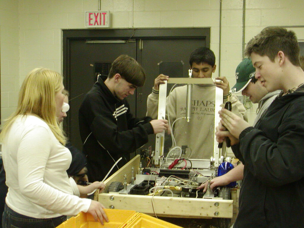 No description provided for: /2003/01-03/0214-bhs-robo/photo20.html