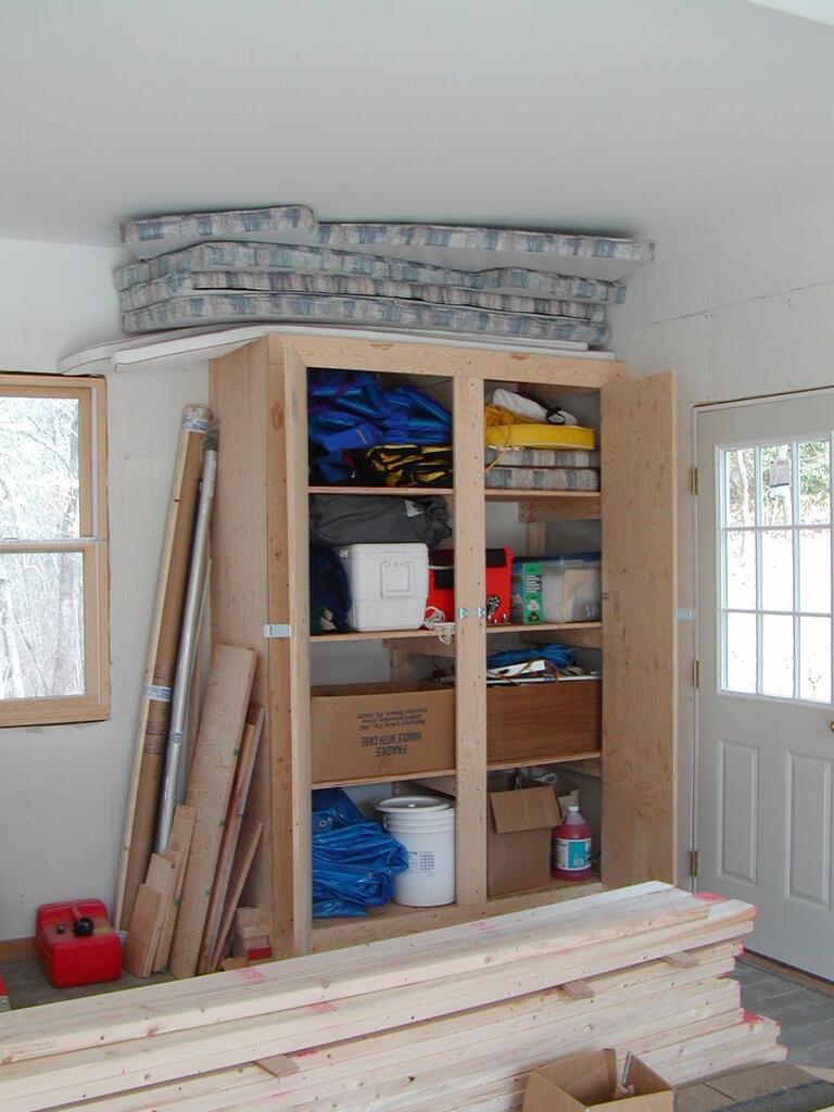 No description provided for: /2003/04-06/0419-garage-cabinets/photo02.html