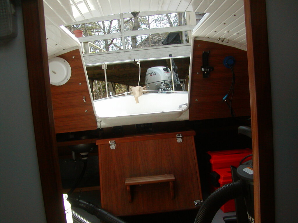 No description provided for: /2003/04-06/0504-boat-jobs/photo09.html