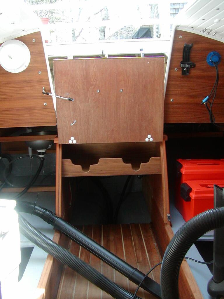 No description provided for: /2003/04-06/0504-boat-jobs/photo15.html