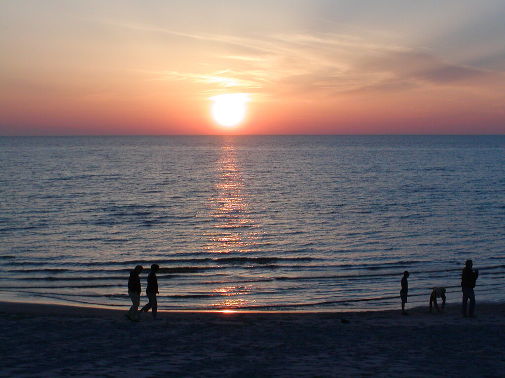 No description provided for: /2003/04-06/0510-skaket-sunset/photo01.html