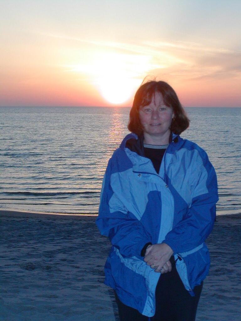 No description provided for: /2003/04-06/0510-skaket-sunset/photo02.html