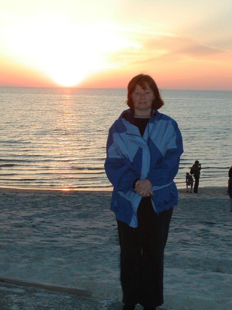 No description provided for: /2003/04-06/0510-skaket-sunset/photo03.html