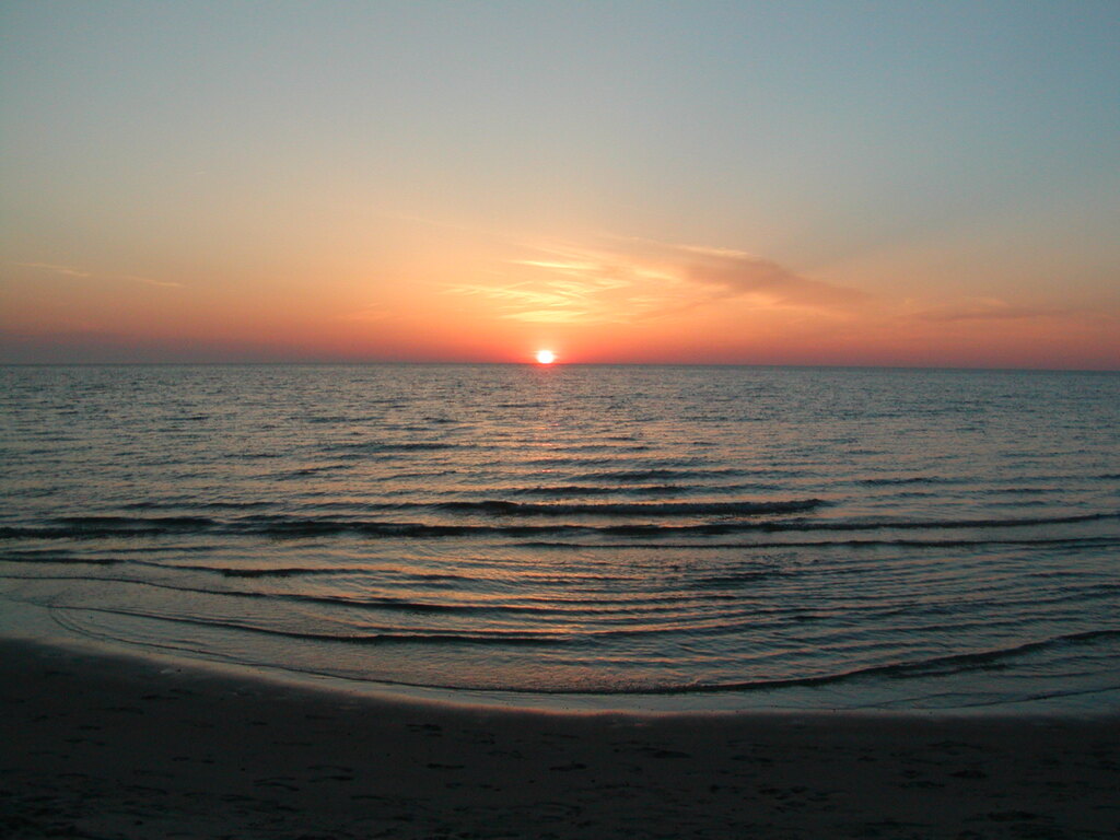 No description provided for: /2003/04-06/0510-skaket-sunset/photo08.html