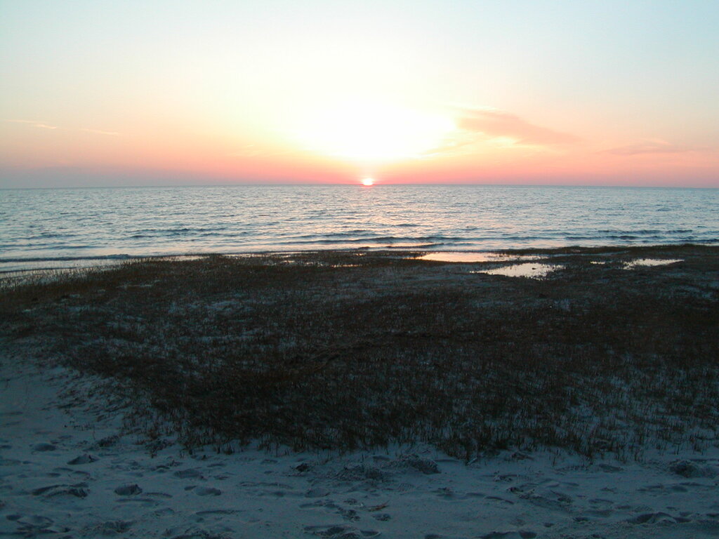 No description provided for: /2003/04-06/0510-skaket-sunset/photo09.html