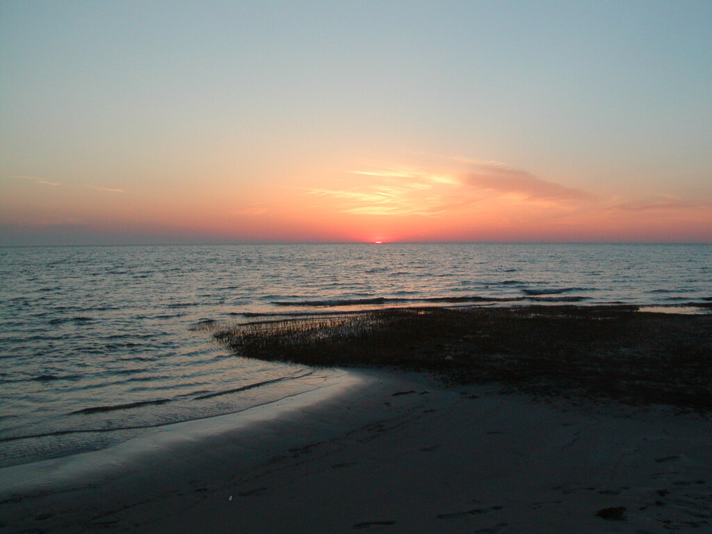 No description provided for: /2003/04-06/0510-skaket-sunset/photo11.html