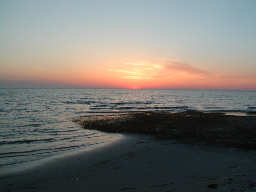 No description provided for: /2003/04-06/0510-skaket-sunset/photo12.html