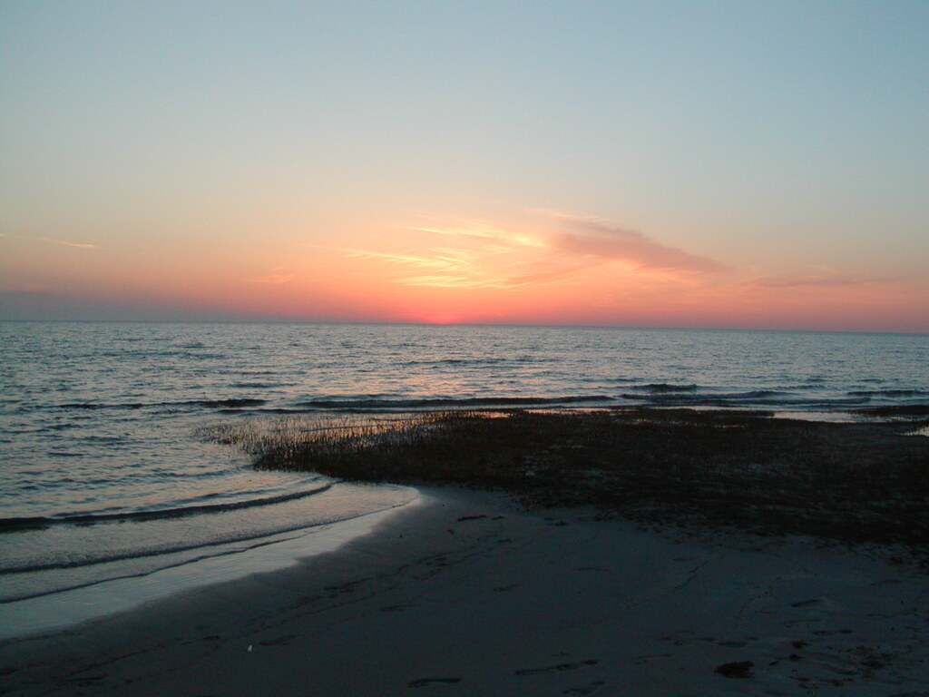 No description provided for: /2003/04-06/0510-skaket-sunset/photo14.html