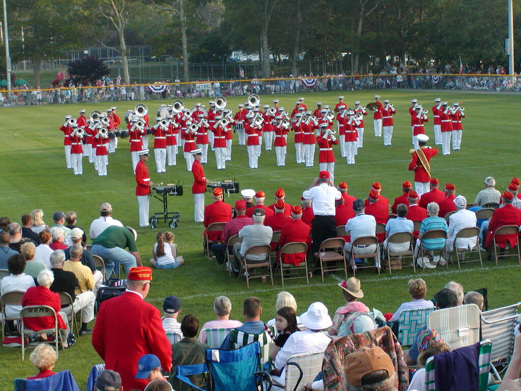 No description provided for: /2003/04-06/0625-marine-band/_1/photo03.html