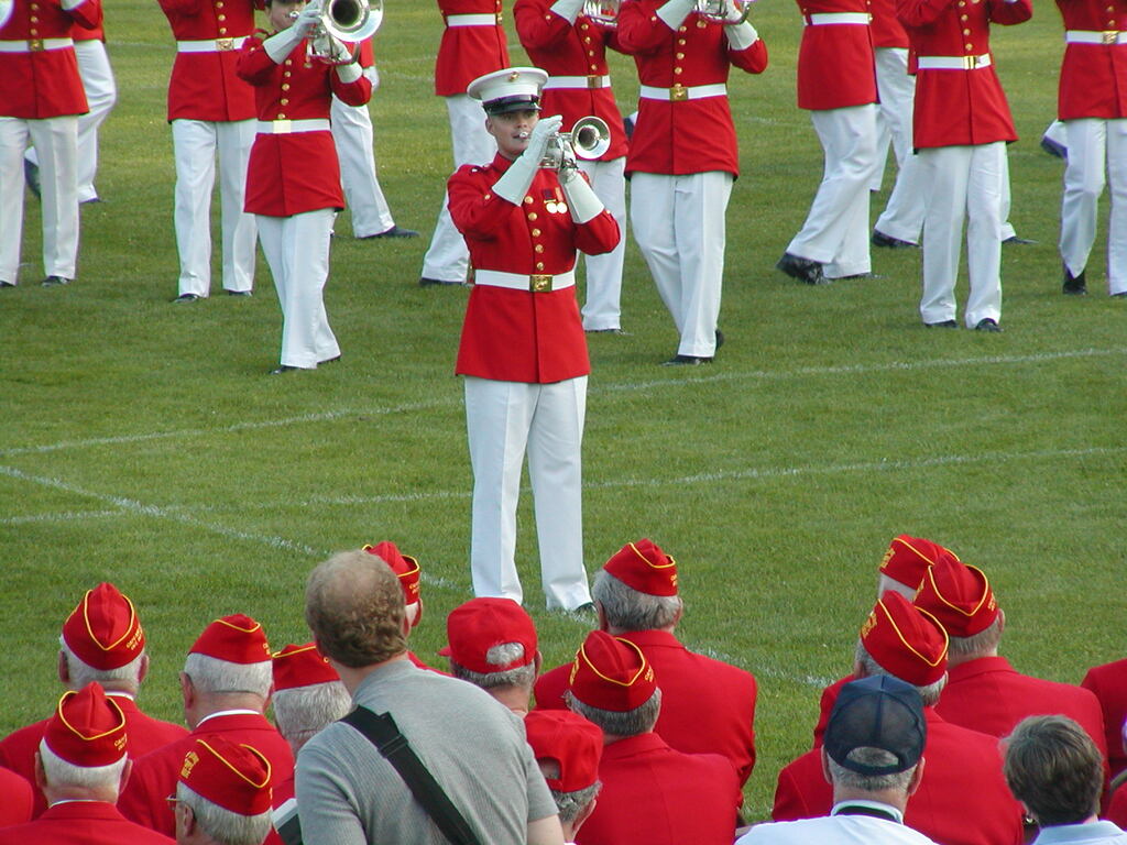 No description provided for: /2003/04-06/0625-marine-band/_1/photo11.html