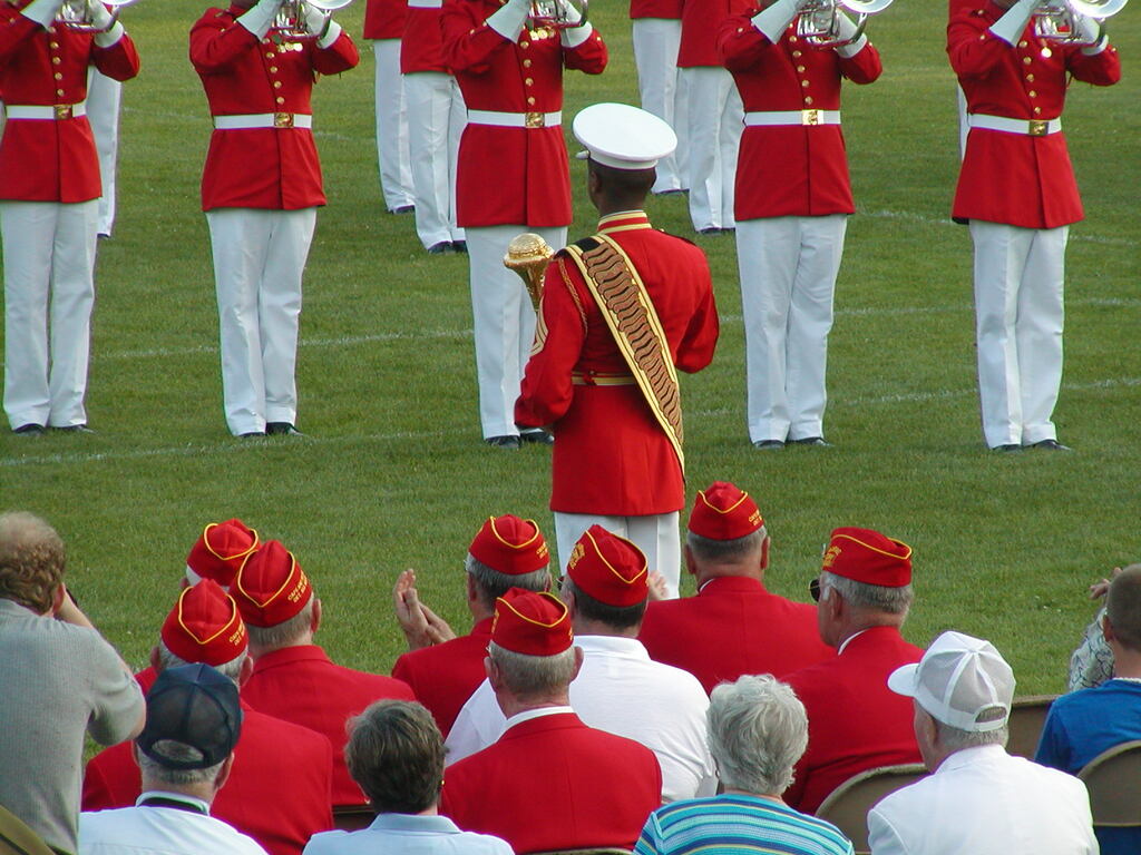 No description provided for: /2003/04-06/0625-marine-band/_1/photo12.html