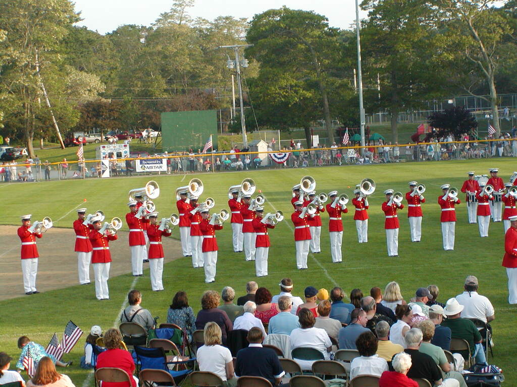 No description provided for: /2003/04-06/0625-marine-band/_1/photo14.html