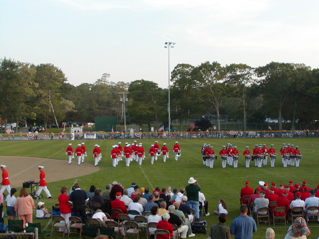No description provided for: /2003/04-06/0625-marine-band/_1/photo18.html