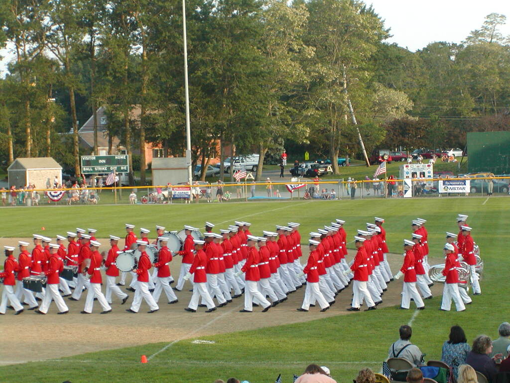 No description provided for: /2003/04-06/0625-marine-band/_2/photo20.html