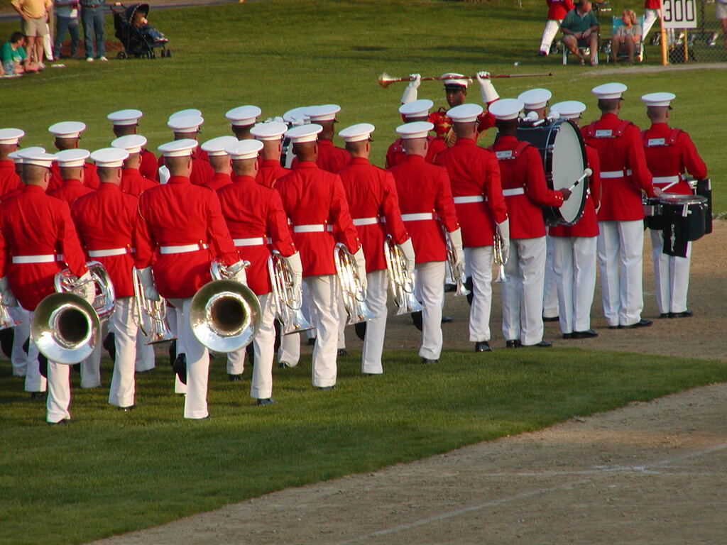 No description provided for: /2003/04-06/0625-marine-band/_2/photo22.html