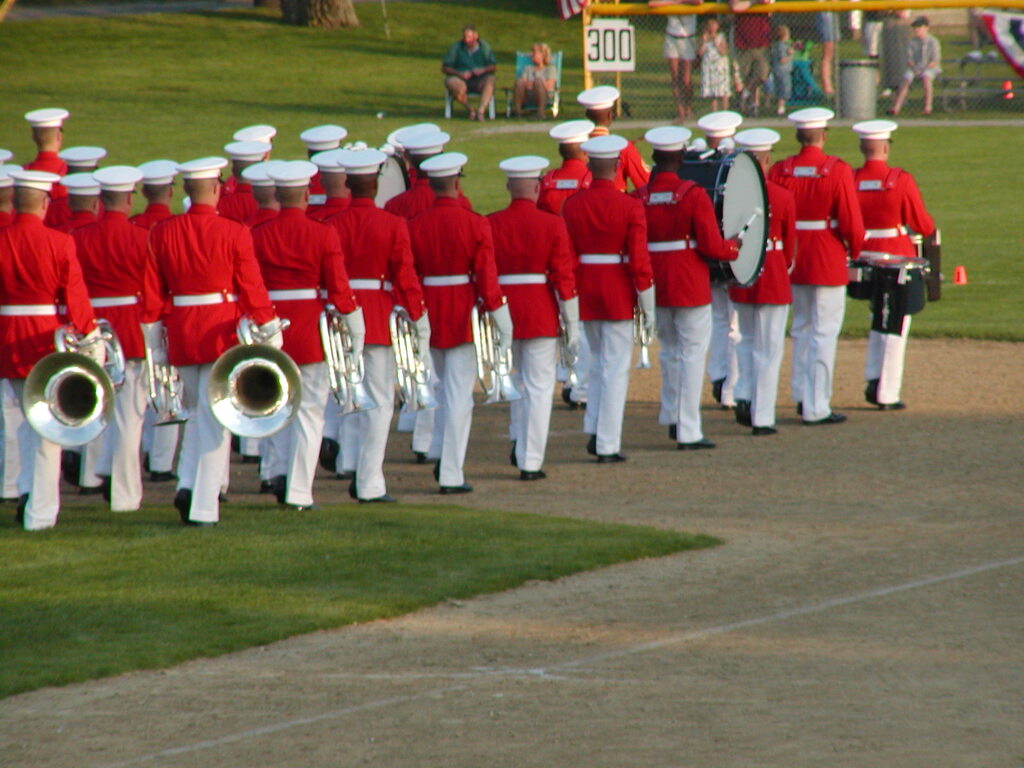 No description provided for: /2003/04-06/0625-marine-band/_2/photo24.html