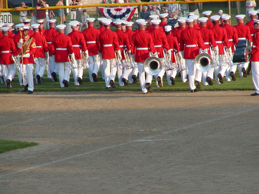No description provided for: /2003/04-06/0625-marine-band/_2/photo27.html
