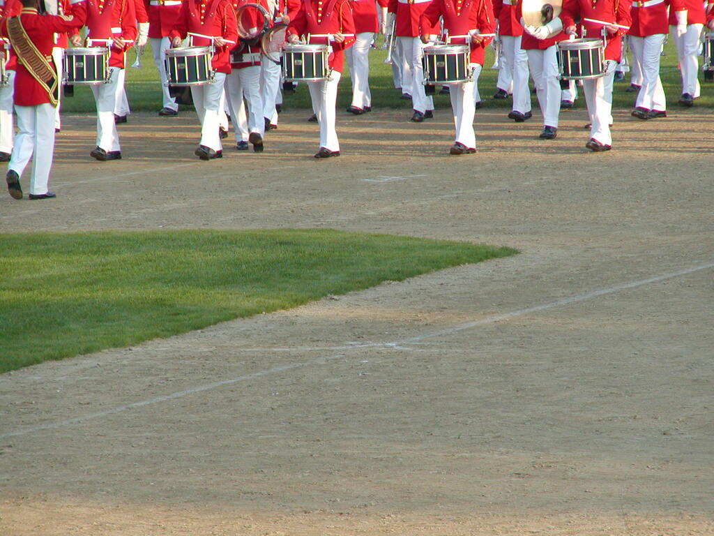 No description provided for: /2003/04-06/0625-marine-band/_2/photo28.html