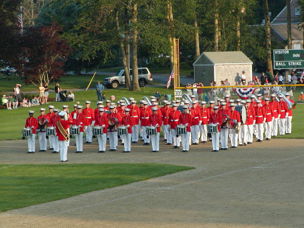 No description provided for: /2003/04-06/0625-marine-band/_2/photo30.html