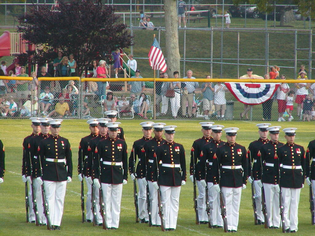No description provided for: /2003/04-06/0625-marine-band/_2/photo34.html