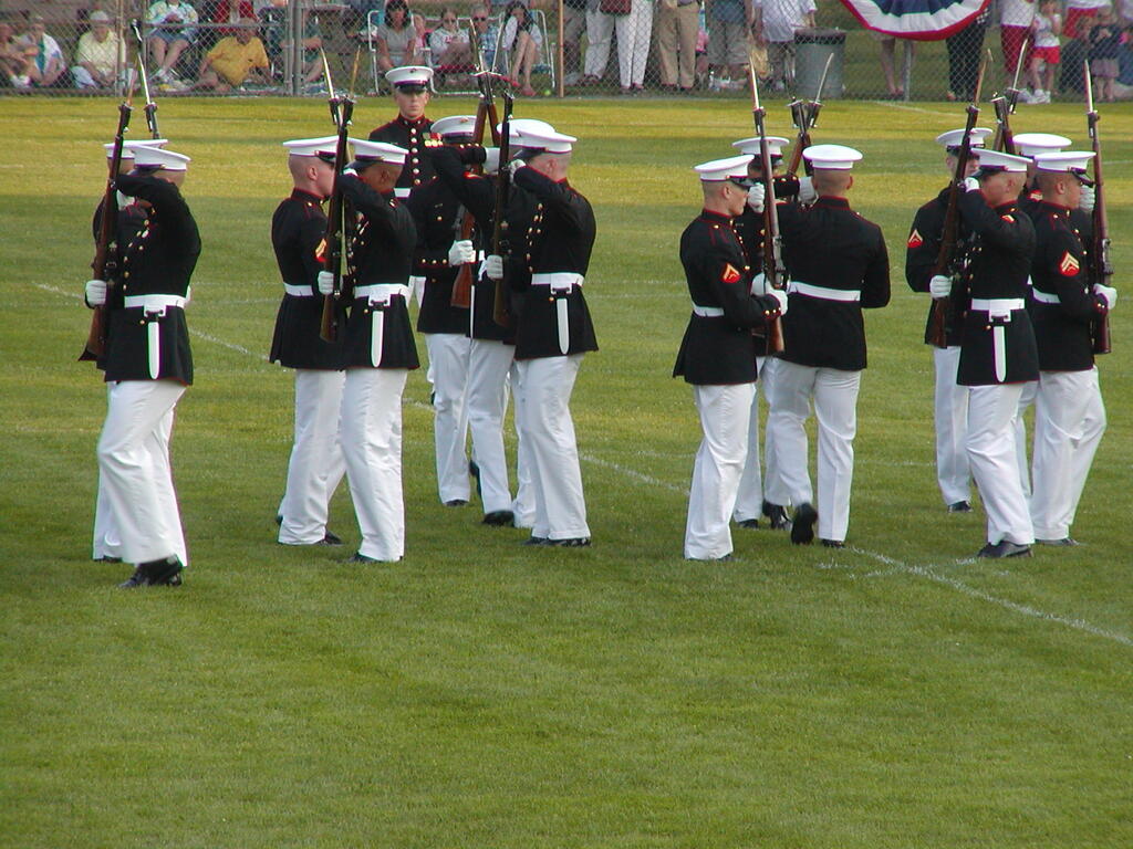 No description provided for: /2003/04-06/0625-marine-band/_2/photo35.html