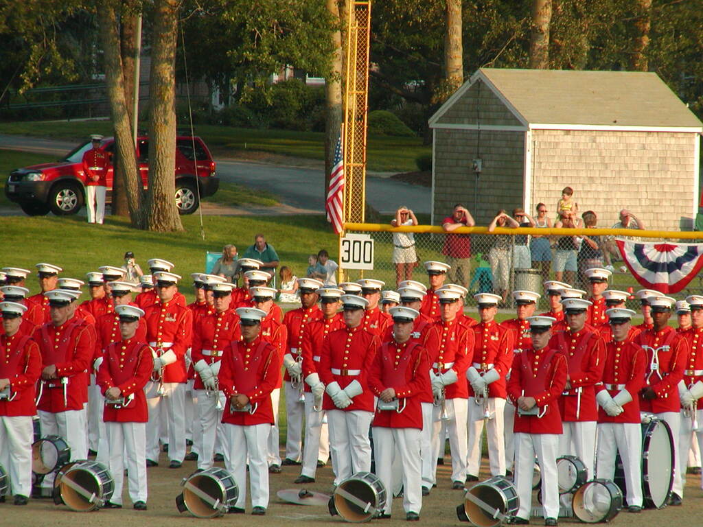 No description provided for: /2003/04-06/0625-marine-band/_2/photo38.html