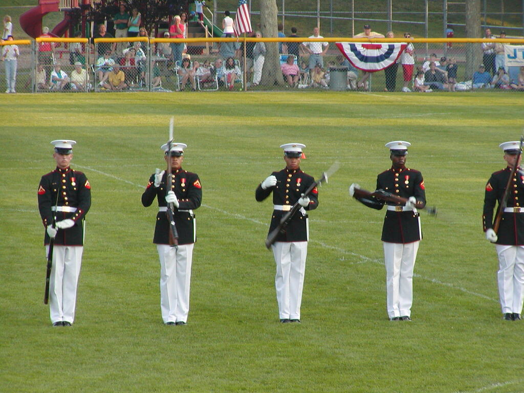 No description provided for: /2003/04-06/0625-marine-band/_3/photo40.html