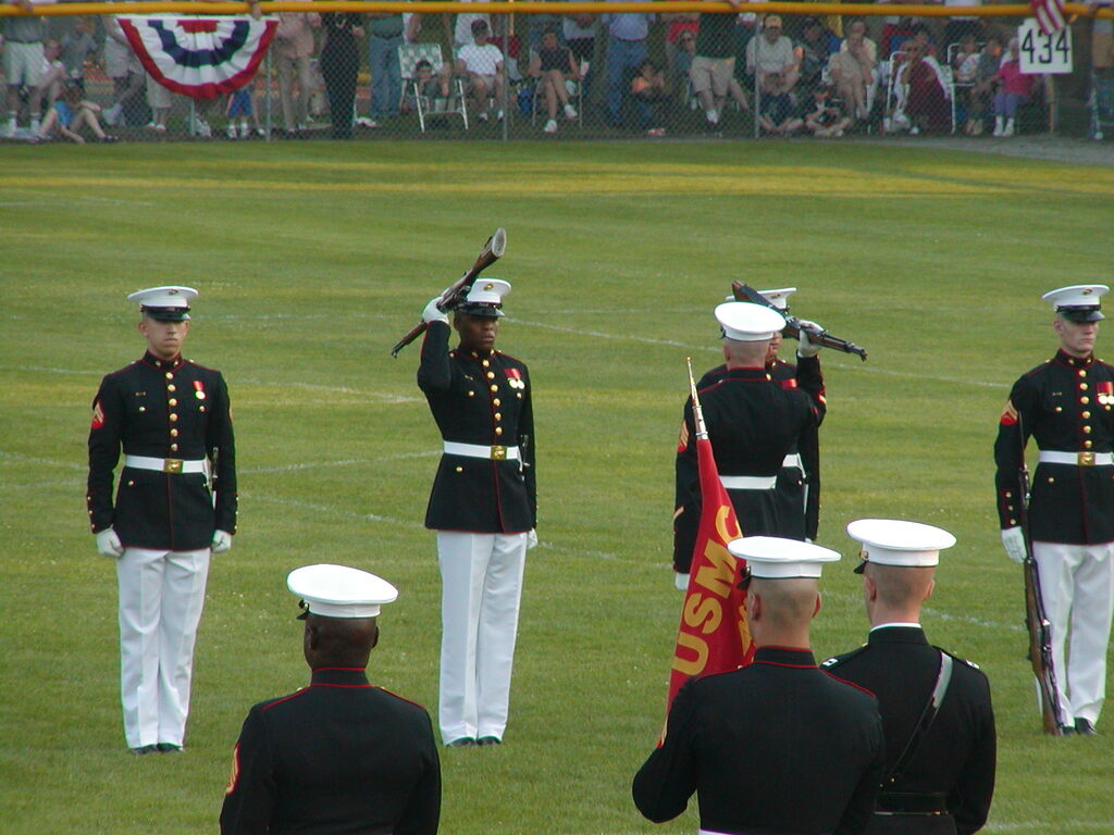 No description provided for: /2003/04-06/0625-marine-band/_3/photo42.html