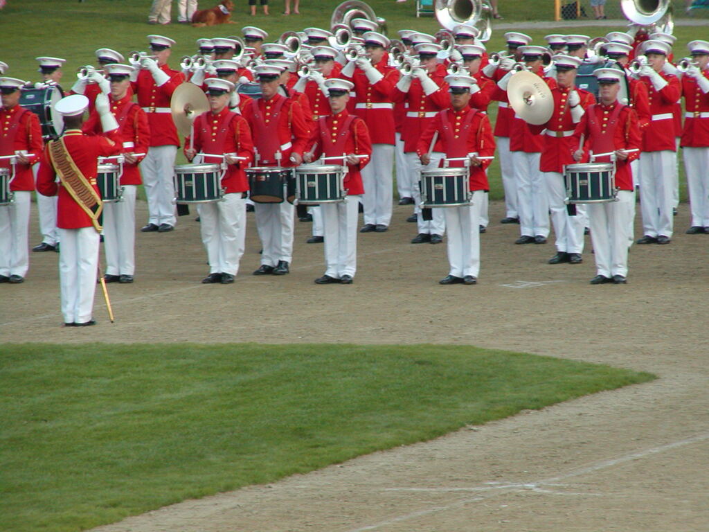 No description provided for: /2003/04-06/0625-marine-band/_3/photo47.html
