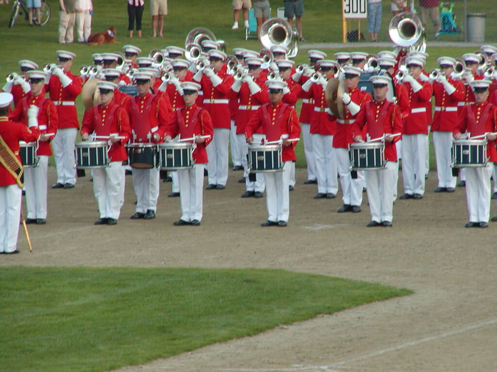 No description provided for: /2003/04-06/0625-marine-band/_3/photo48.html