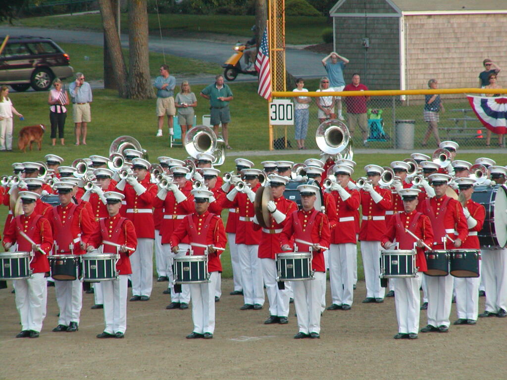 No description provided for: /2003/04-06/0625-marine-band/_3/photo49.html