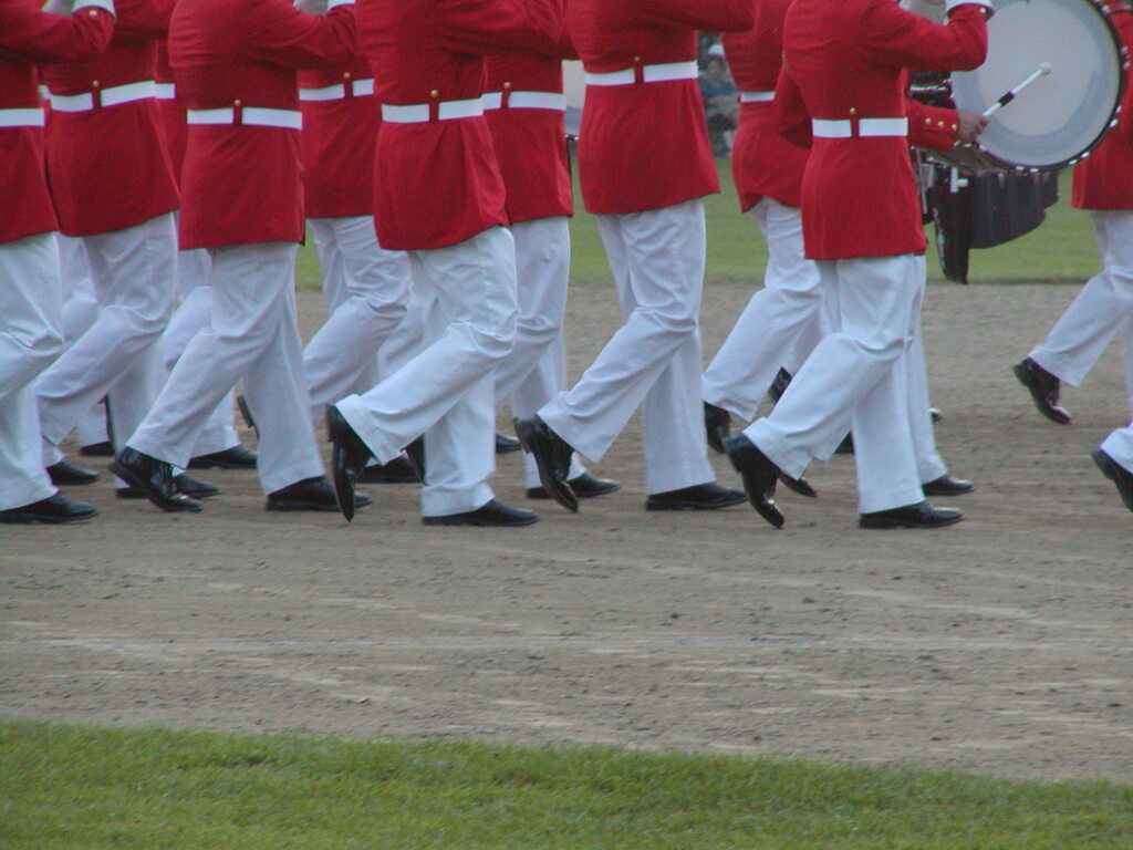 No description provided for: /2003/04-06/0625-marine-band/_3/photo55.html