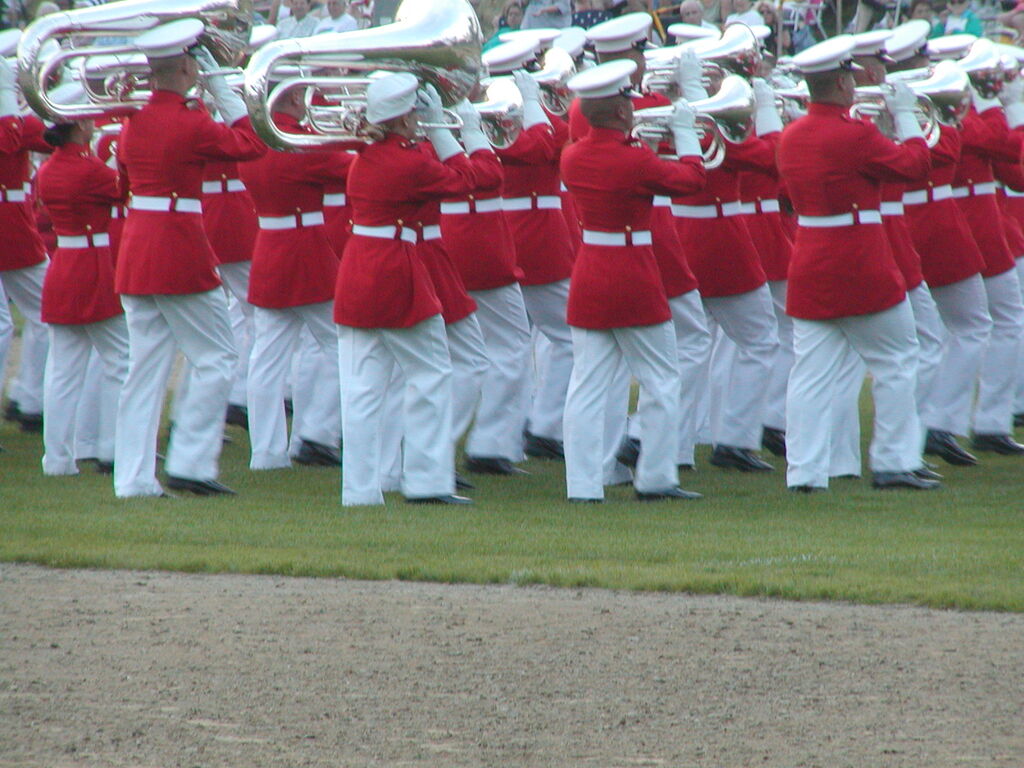 No description provided for: /2003/04-06/0625-marine-band/_3/photo57.html