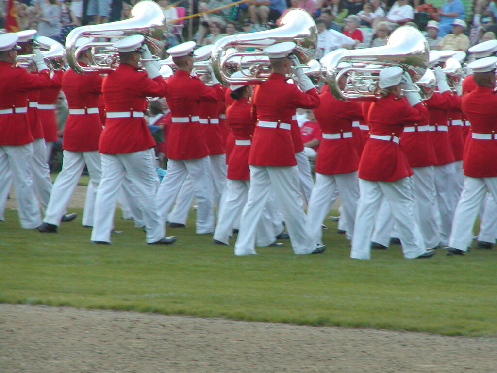 No description provided for: /2003/04-06/0625-marine-band/_3/photo58.html