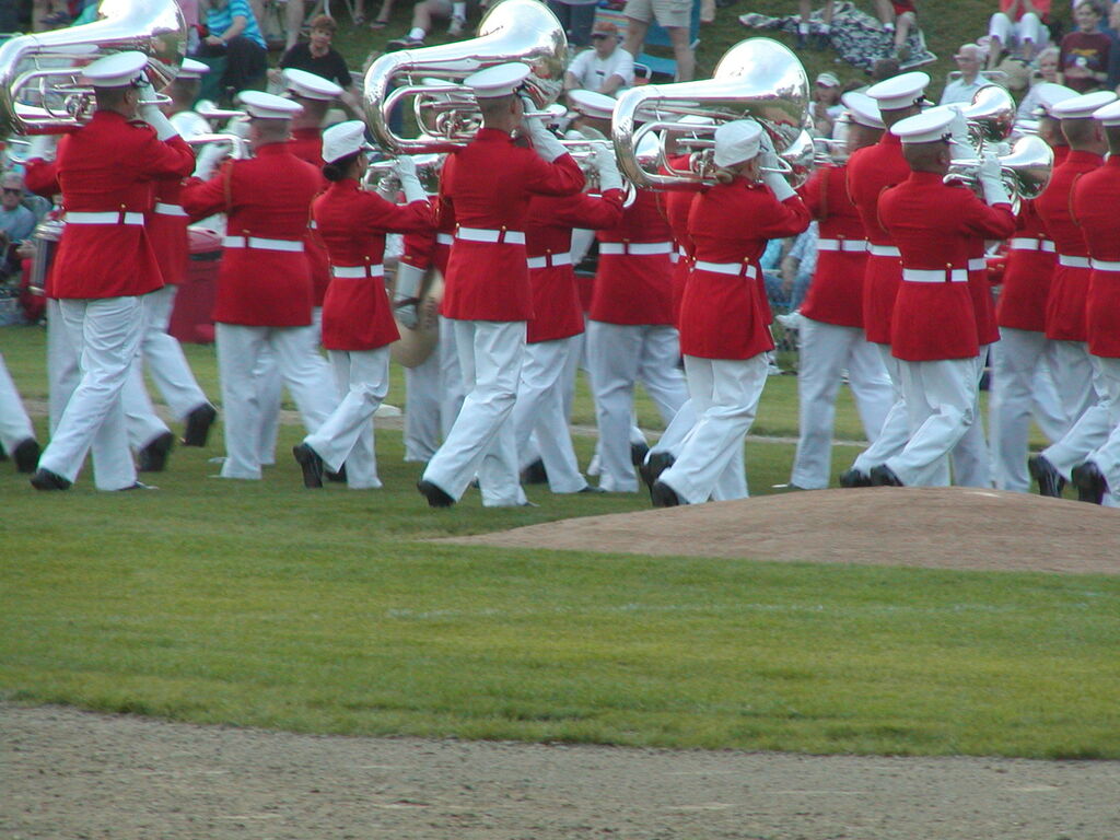 No description provided for: /2003/04-06/0625-marine-band/_4/photo59.html