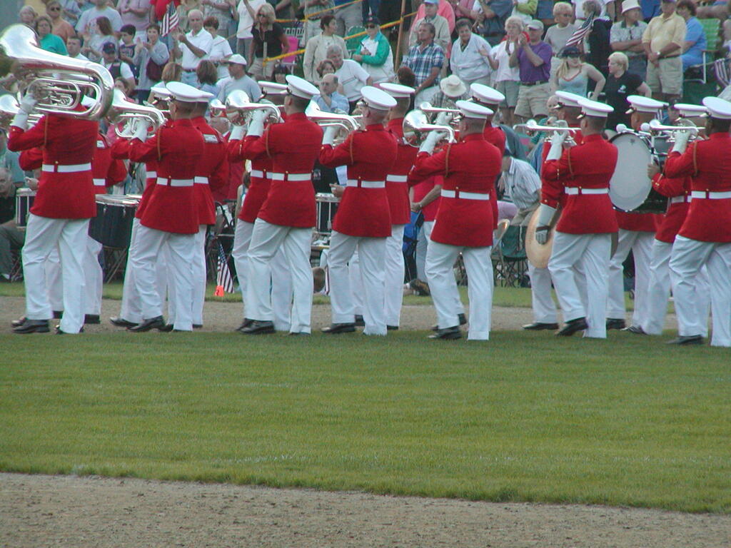 No description provided for: /2003/04-06/0625-marine-band/_4/photo60.html