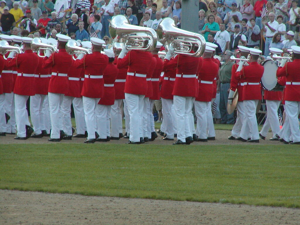 No description provided for: /2003/04-06/0625-marine-band/_4/photo61.html