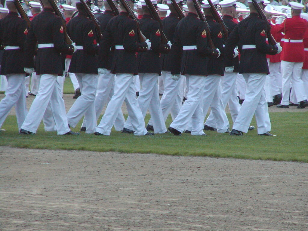 No description provided for: /2003/04-06/0625-marine-band/_4/photo63.html