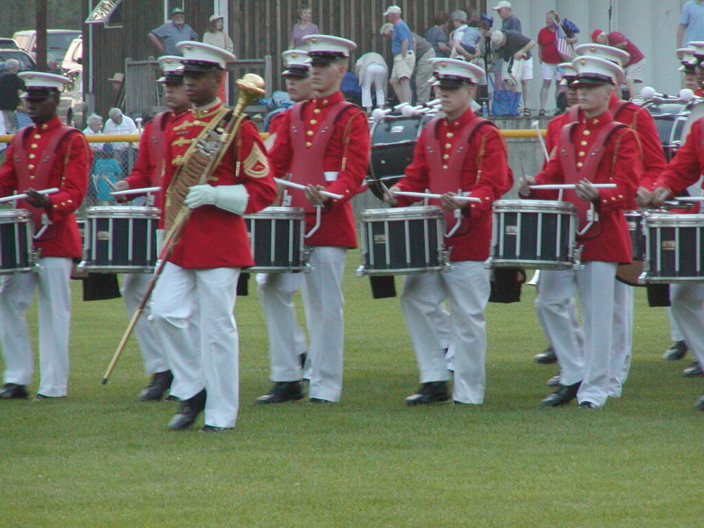 No description provided for: /2003/04-06/0625-marine-band/_4/photo64.html