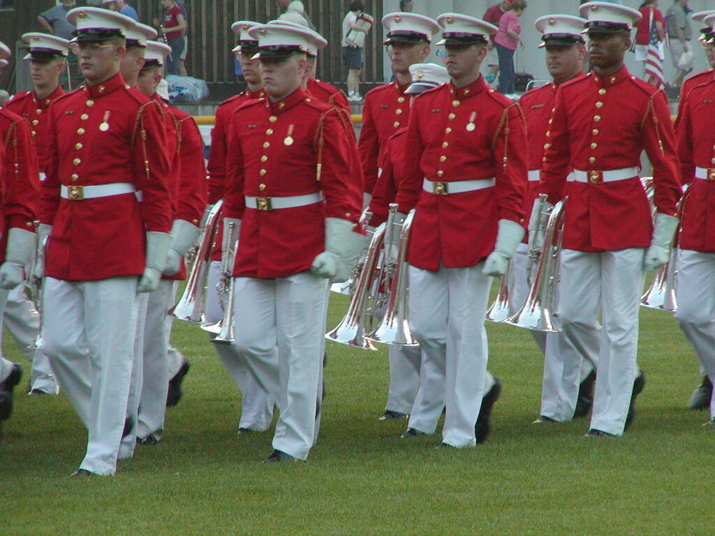 No description provided for: /2003/04-06/0625-marine-band/_4/photo66.html