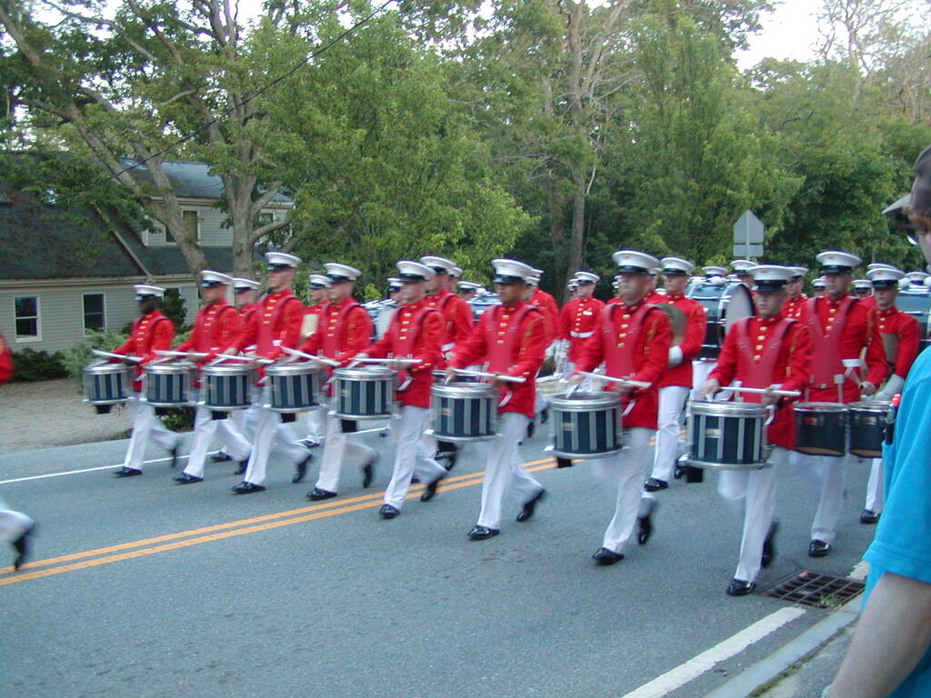 No description provided for: /2003/04-06/0625-marine-band/_4/photo75.html