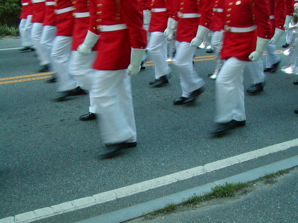 No description provided for: /2003/04-06/0625-marine-band/_4/photo76.html