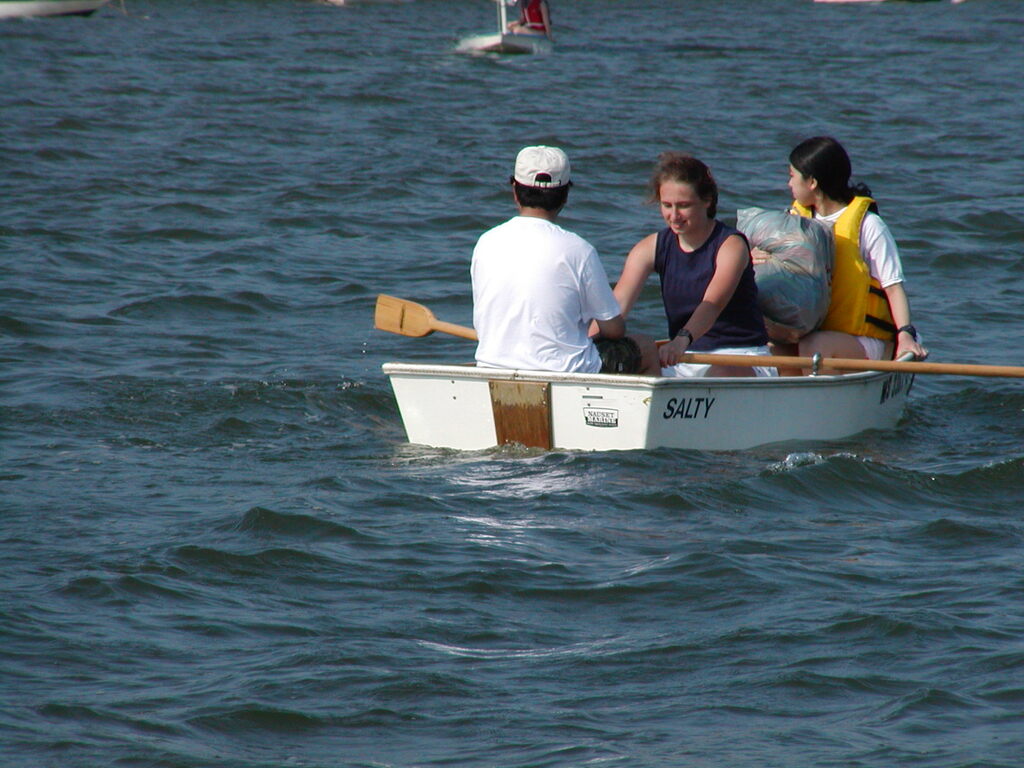 No description provided for: /2003/07-09/0704-sailing-twins/_2/photo35.html