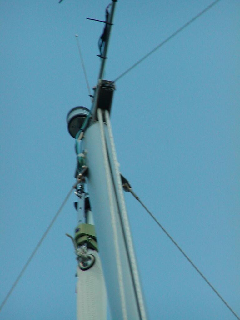 No description provided for: /2003/07-09/0710-boat-work/photo10.html