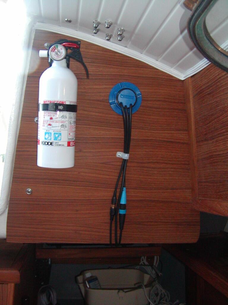 No description provided for: /2003/07-09/0710-boat-work/photo11.html