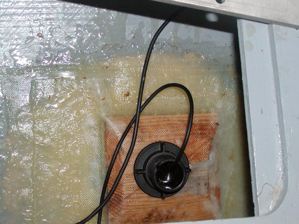 No description provided for: /2003/07-09/0710-boat-work/photo14.html