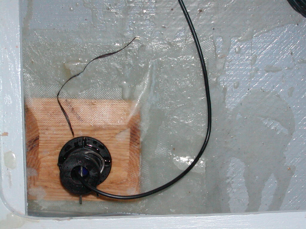 No description provided for: /2003/07-09/0710-boat-work/photo15.html