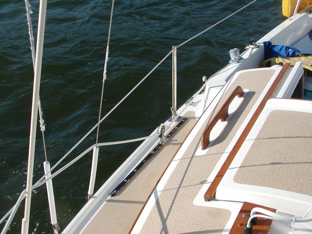 No description provided for: /2003/07-09/0712-boat-work/photo07.html